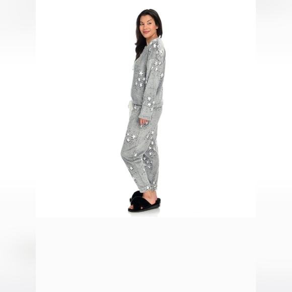 BearPaw Fuzzy Gray Pajama Set - Picture 5 of 6